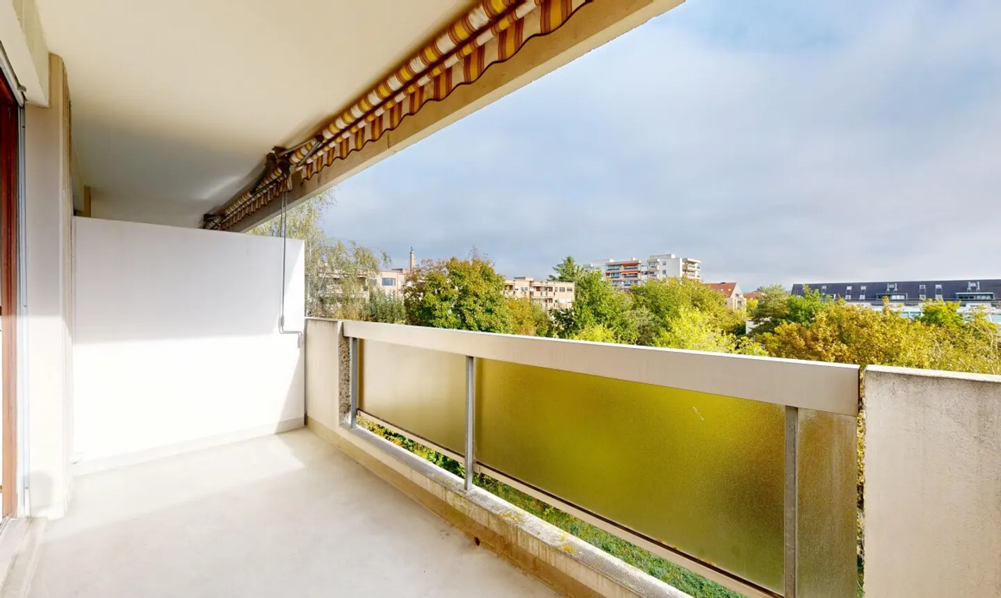 3.5-room penthouse with two balconies, very well located - Photo 3 of 11