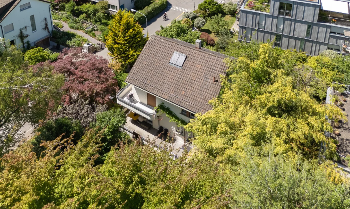 Rare Opportunity: 5.5-Room Single-Family House in Prime Location - Photo 4 of 7