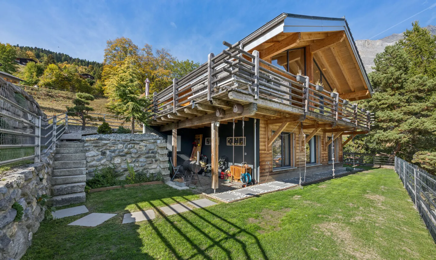Superbe Chalet avec photovoltaïque 5.5 aux Mayens-de-Chamoson - Photo 2 sur 11