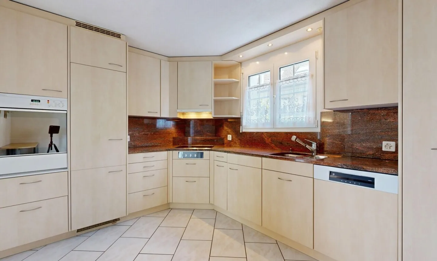 Well-maintained 6.5-room semi-detached house with large garden in Otelfingen - Photo 4 of 11
