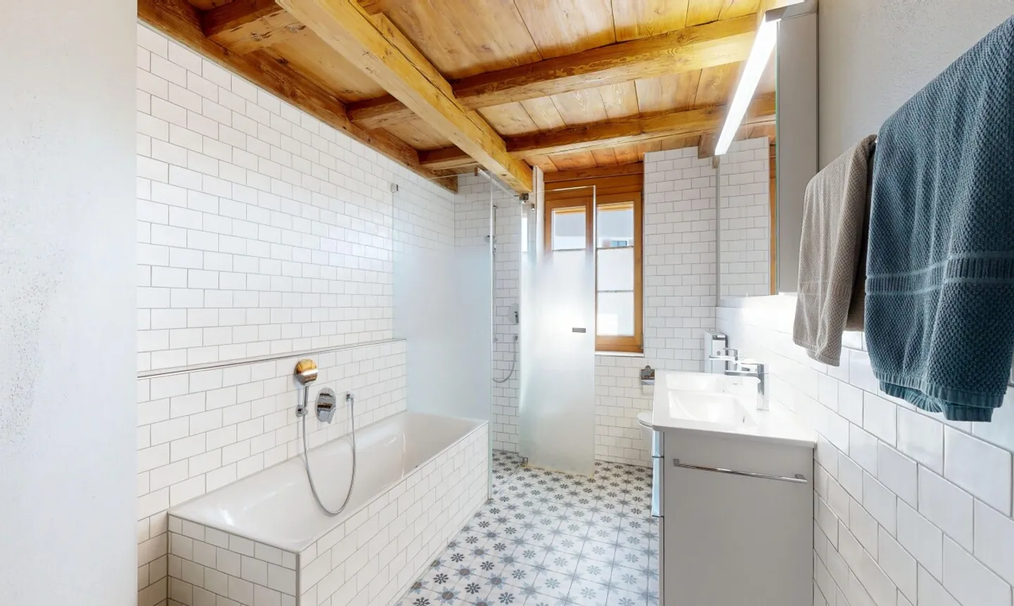 Charming property with plenty of space and modern technology - Photo 9 of 11