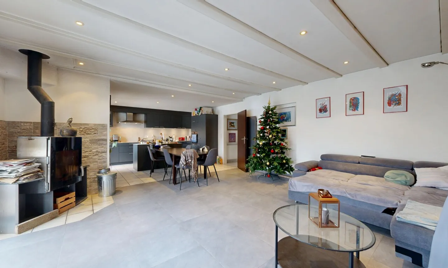 Ambiente tranquillo e volumi generosi per la vita familiare - Foto 7 di 11