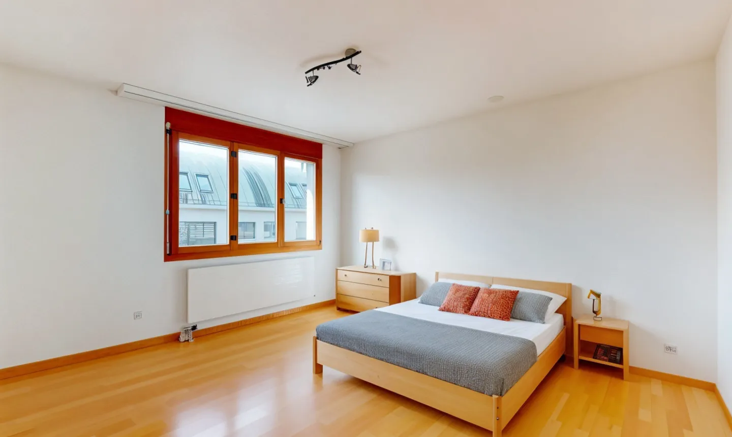 Appartamento elegante con 4 stanze, giardino d'inverno e stufa svedese - Foto 4 di 13