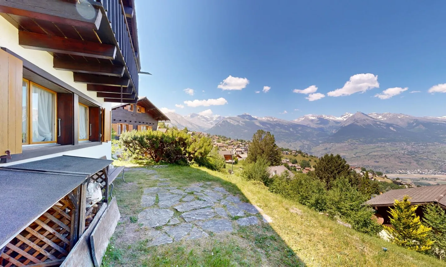 Magnificent chalet with panoramic view in Haute-Nendaz - Photo 3 of 11