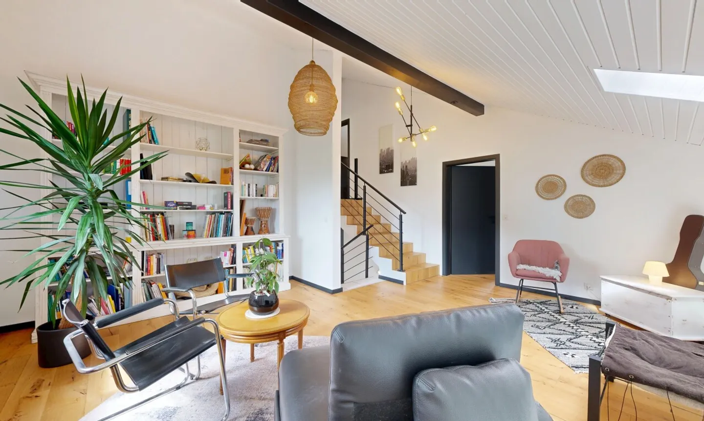 Charmantes freistehendes Haus mit Panorama - Foto 2 von 11