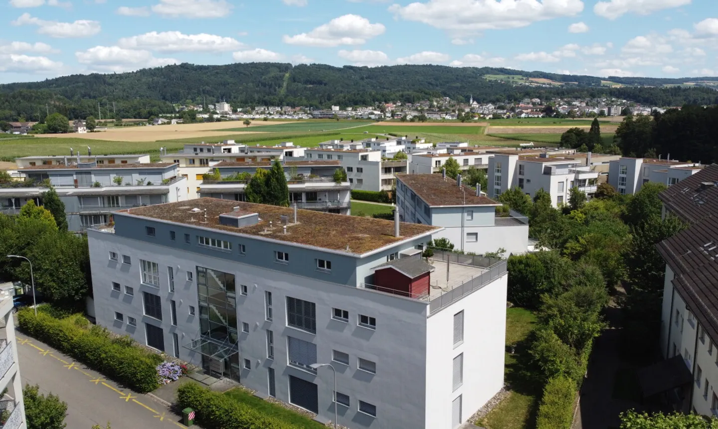 Ampio appartamento attico di 5,5 locali con accesso all'ascensore e vista panoramica - Foto 3 di 11