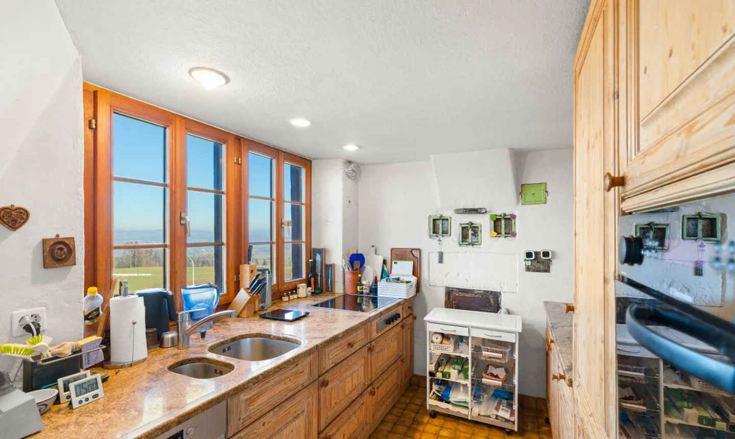 6.5-Zimmer-Eckreihenhaus mit Weitsicht, grossem Garten und Geschichte - Photo 7 of 11