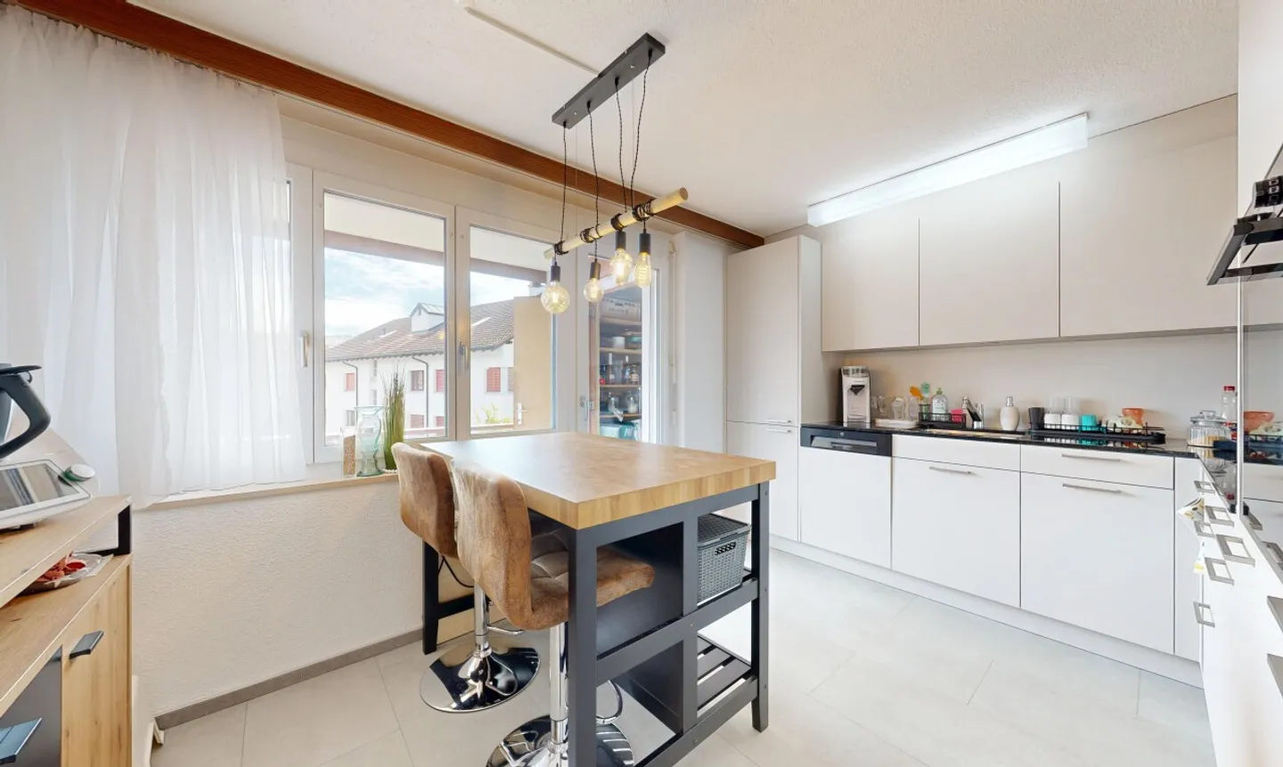 Appartamento 4.5 stanze con balcone e due posti auto a Sevelen - Foto 5 di 11