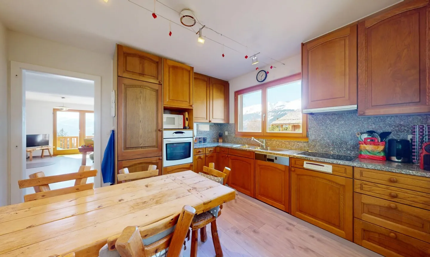 Superbo appartamento 4.5 stanze situato in un chalet con due appartamenti - Foto 7 di 13