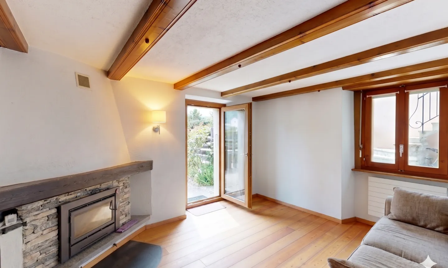 Dorfhaus mit zwei Wohnungen und Garten - Foto 9 von 11