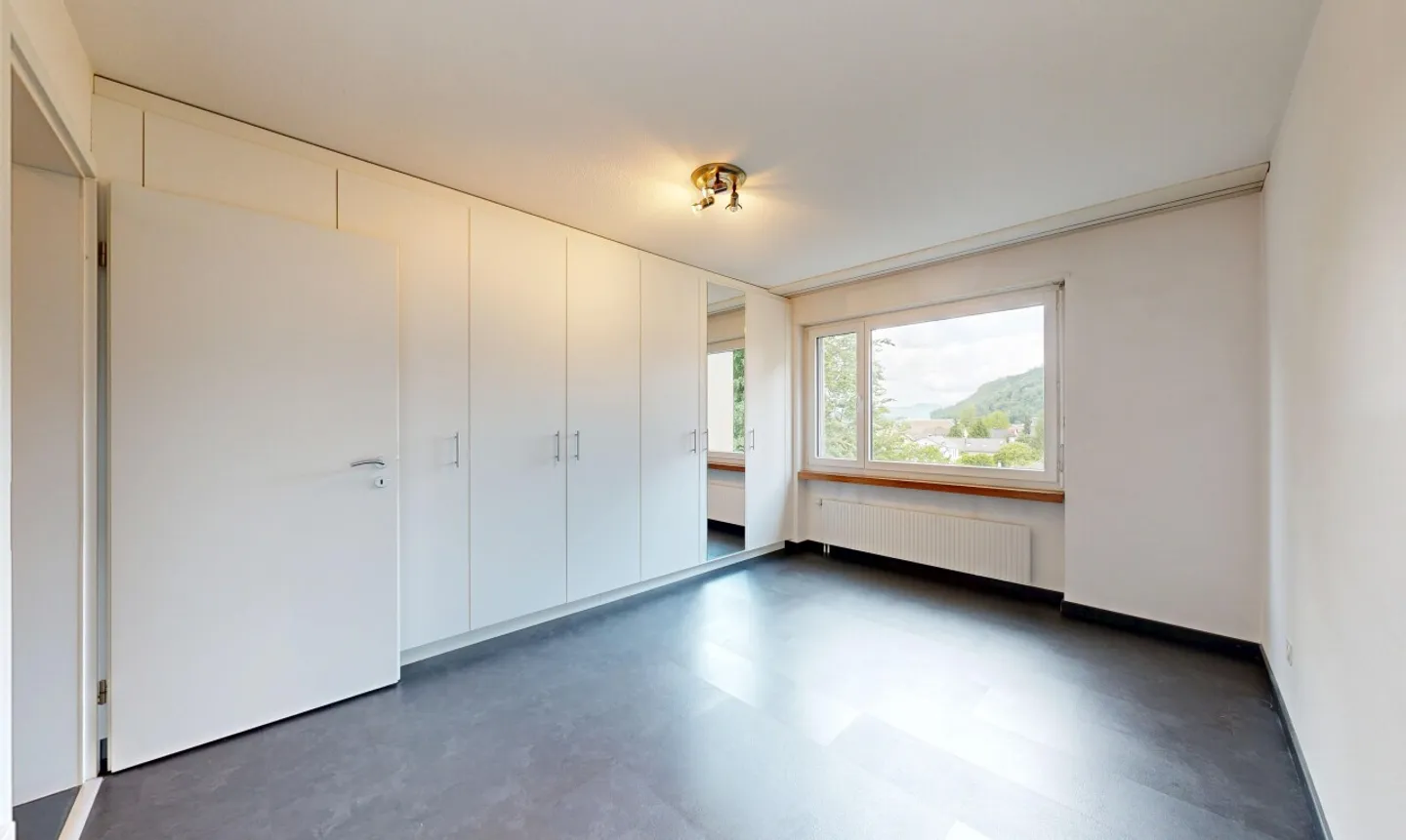 Bright 3.5 Room Apartment with Balcony and Garage in Schönenwerd - Photo 7 of 11