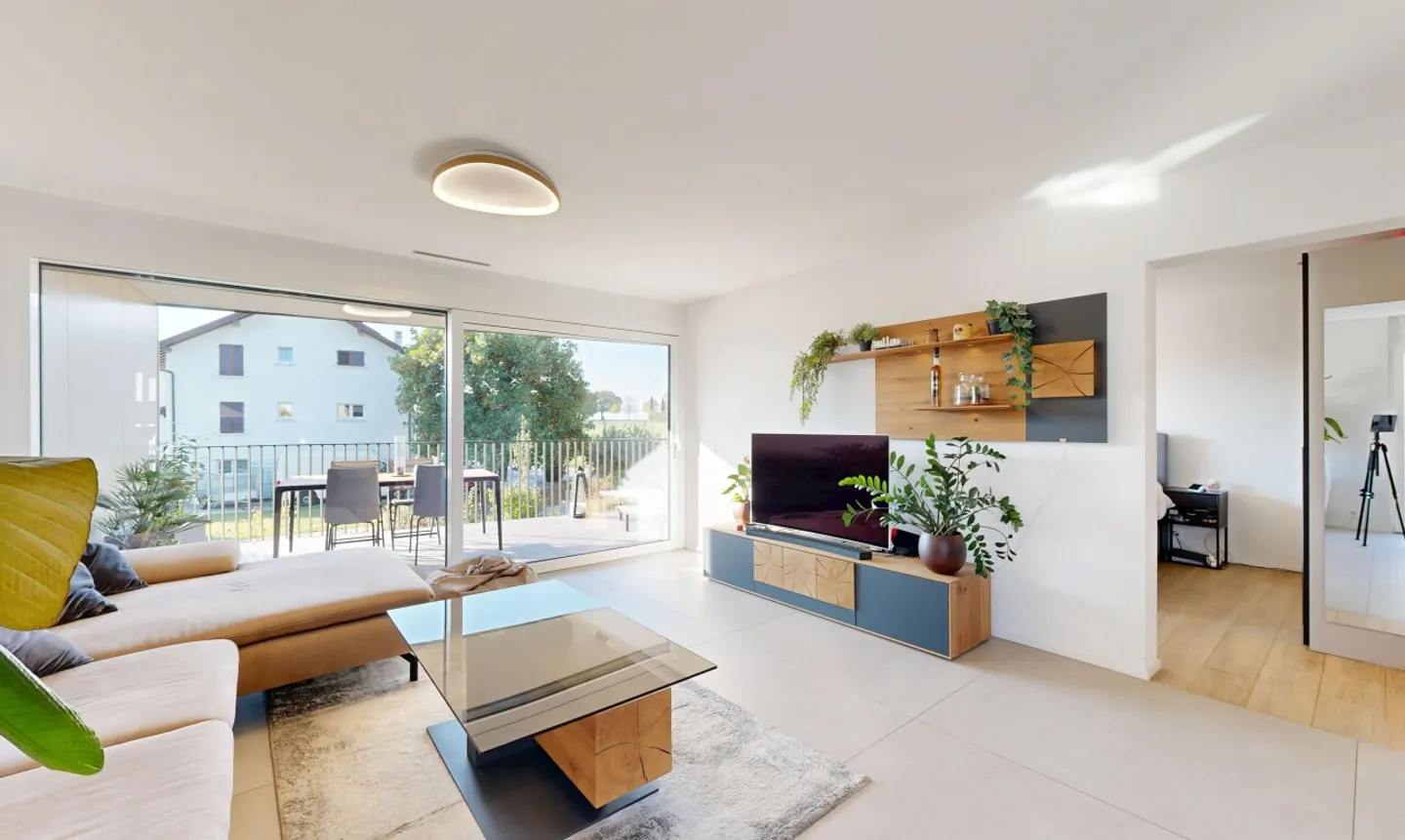 3.5-room apartment, master suite and large balcony - Perroy - Photo 2 of 11