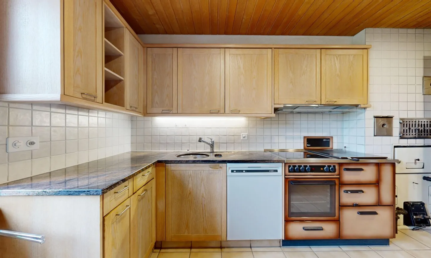 5.5-Zimmer-Einfamilienhaus mit grossem Grundstück und viel Potenzial - Foto 9 von 11