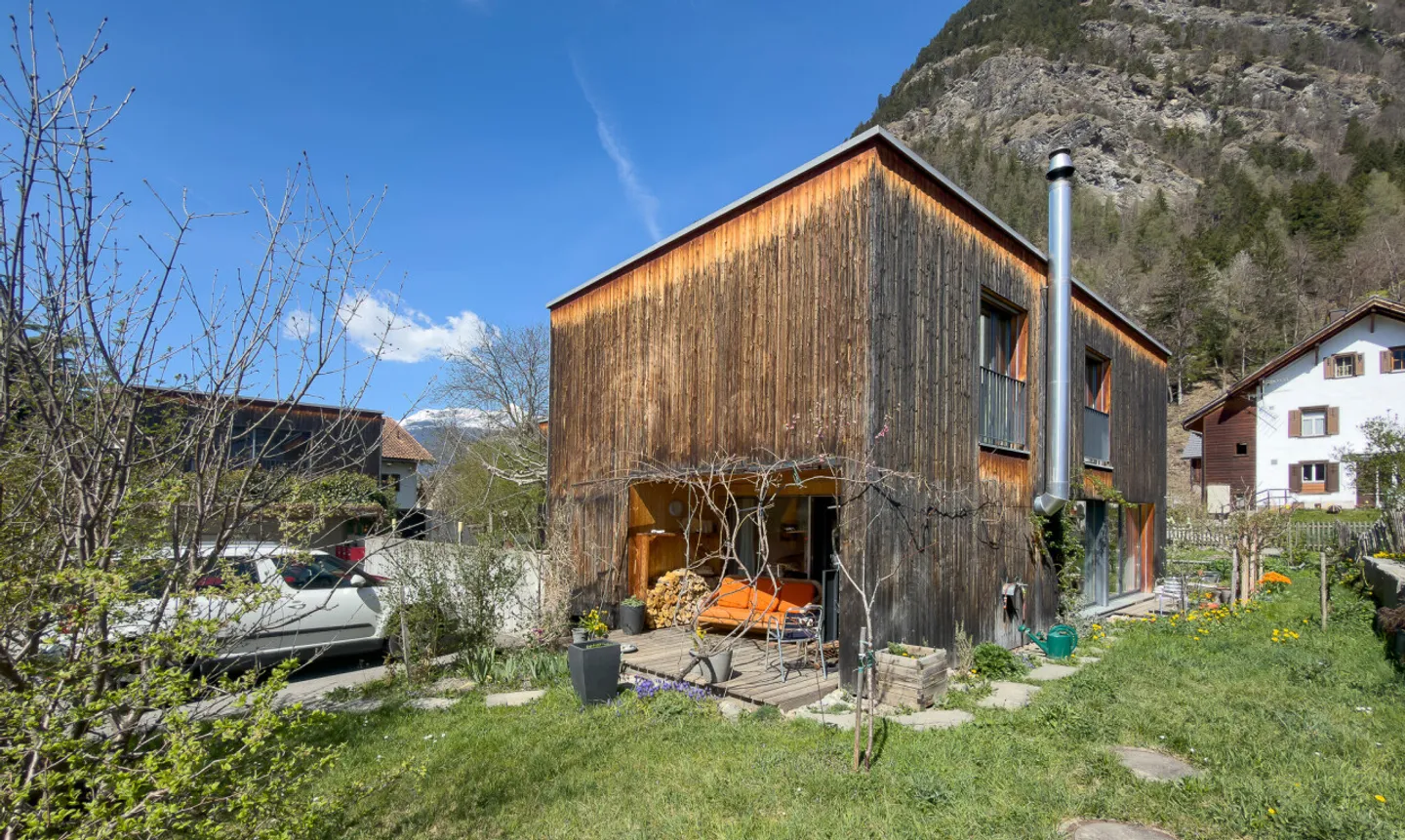 Casa elegante con giardino naturale - Foto 1 di 11