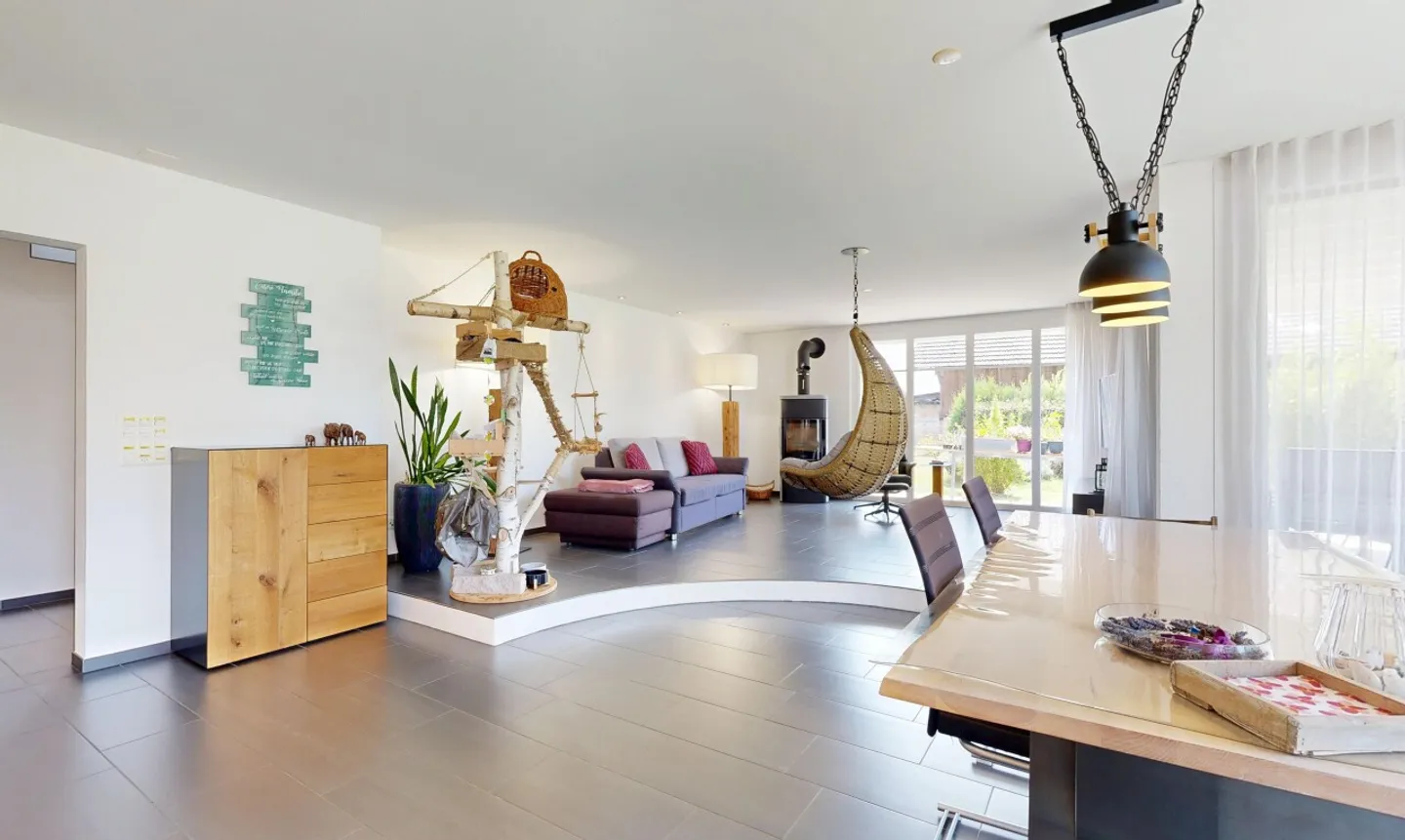 Top gepflegtes 7-Zimmer-EFH mit separatem Studio und grossem Umschwung - Photo 5 of 11