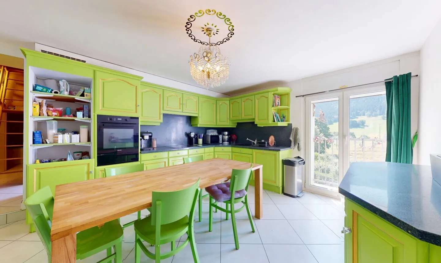 Edificio unico da ristrutturare - Proprietà luminosa con volumi generosi - Foto 8 di 11