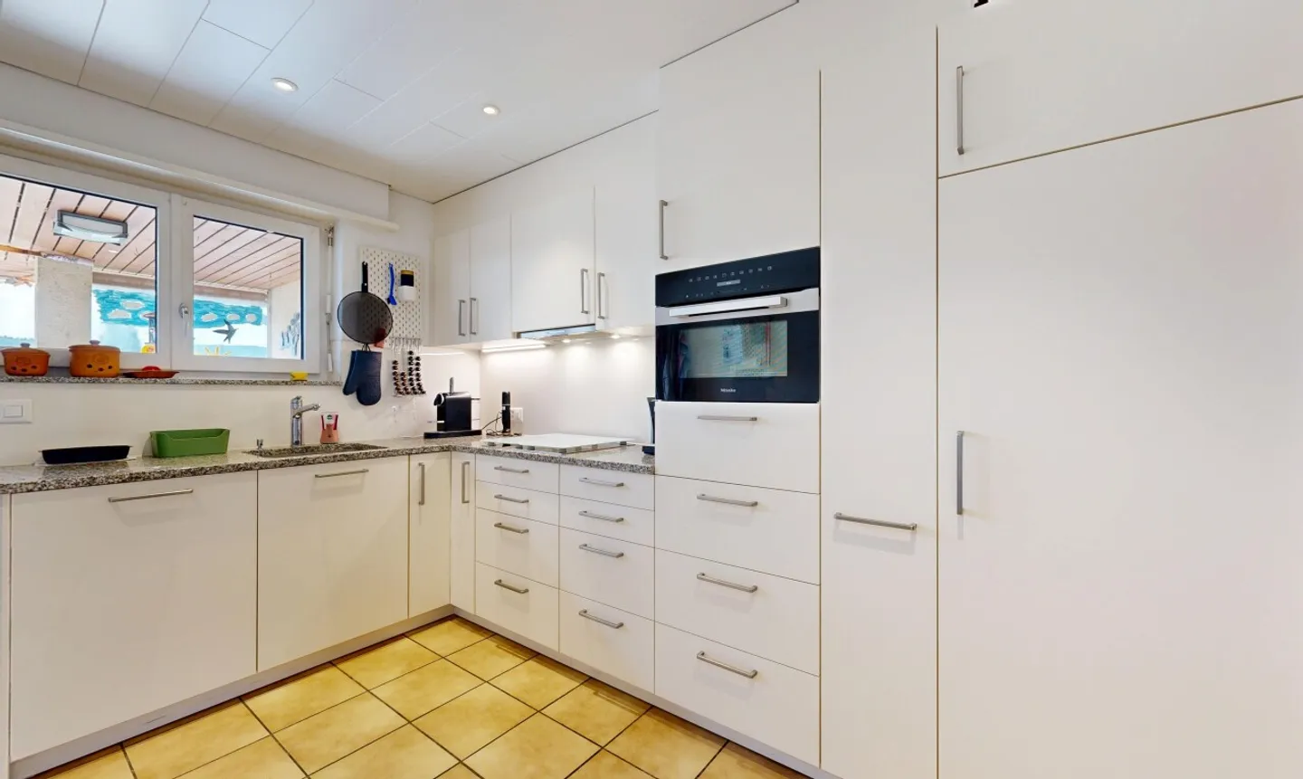 Grosszügiges 5-Zi-Einfamilienhaus mit grossem Grundstück und Weitsicht - Foto 4 di 11