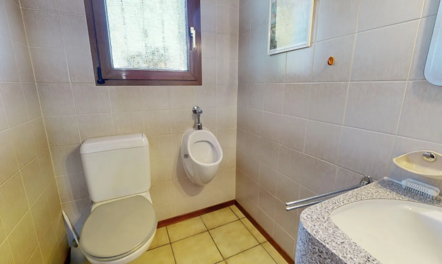 Maison spacieuse avec atelier/studio et jardin ensoleillé - Photo 10 sur 11