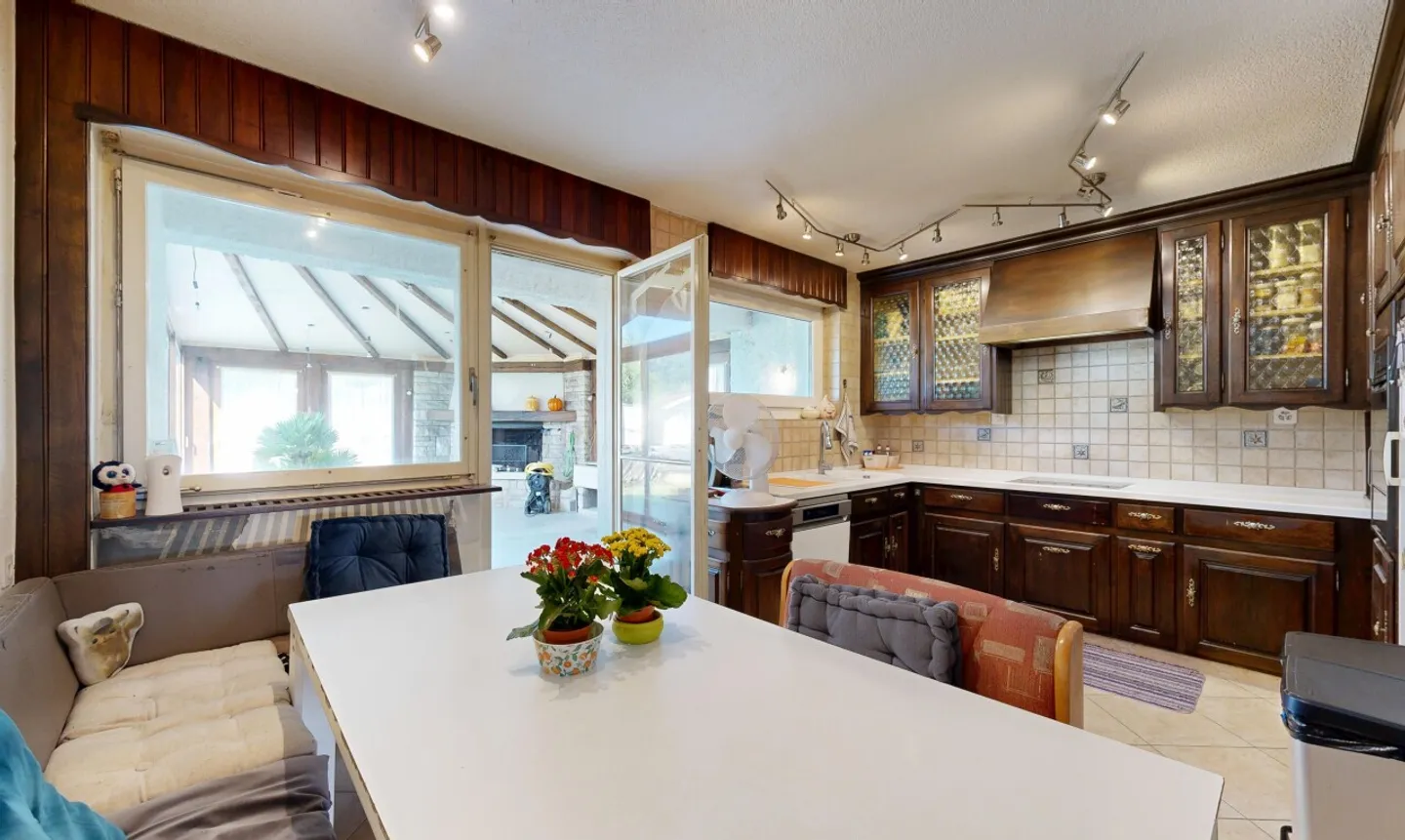 Luxury Villa with Panoramic Views - Photo 4 of 11