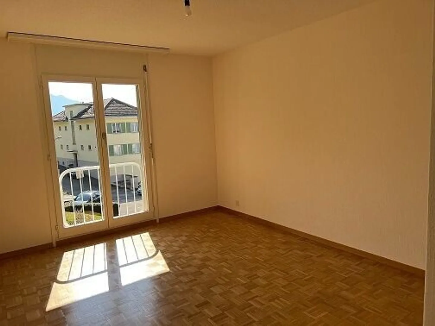 3.5-room apartment with balcony – Rental investment, Chernex - Photo 5 of 9