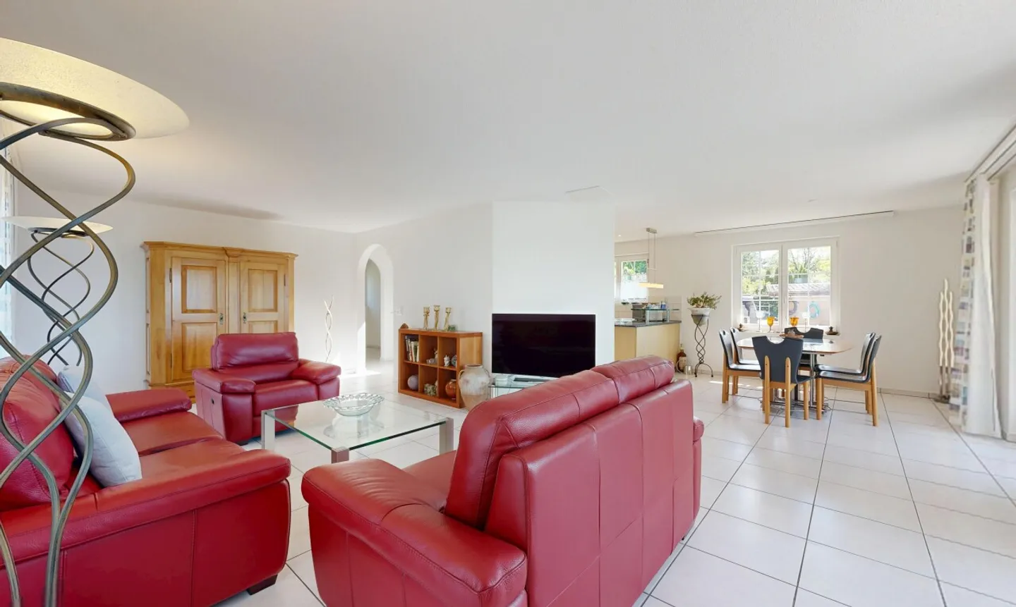 Attractive 5.5-room single-family house with unobstructed views - Photo 3 of 13