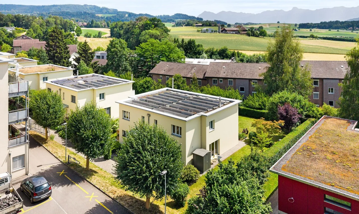 Familienfreundliche Doppelhaushälfte mit grossem Garten - Foto 2 di 11