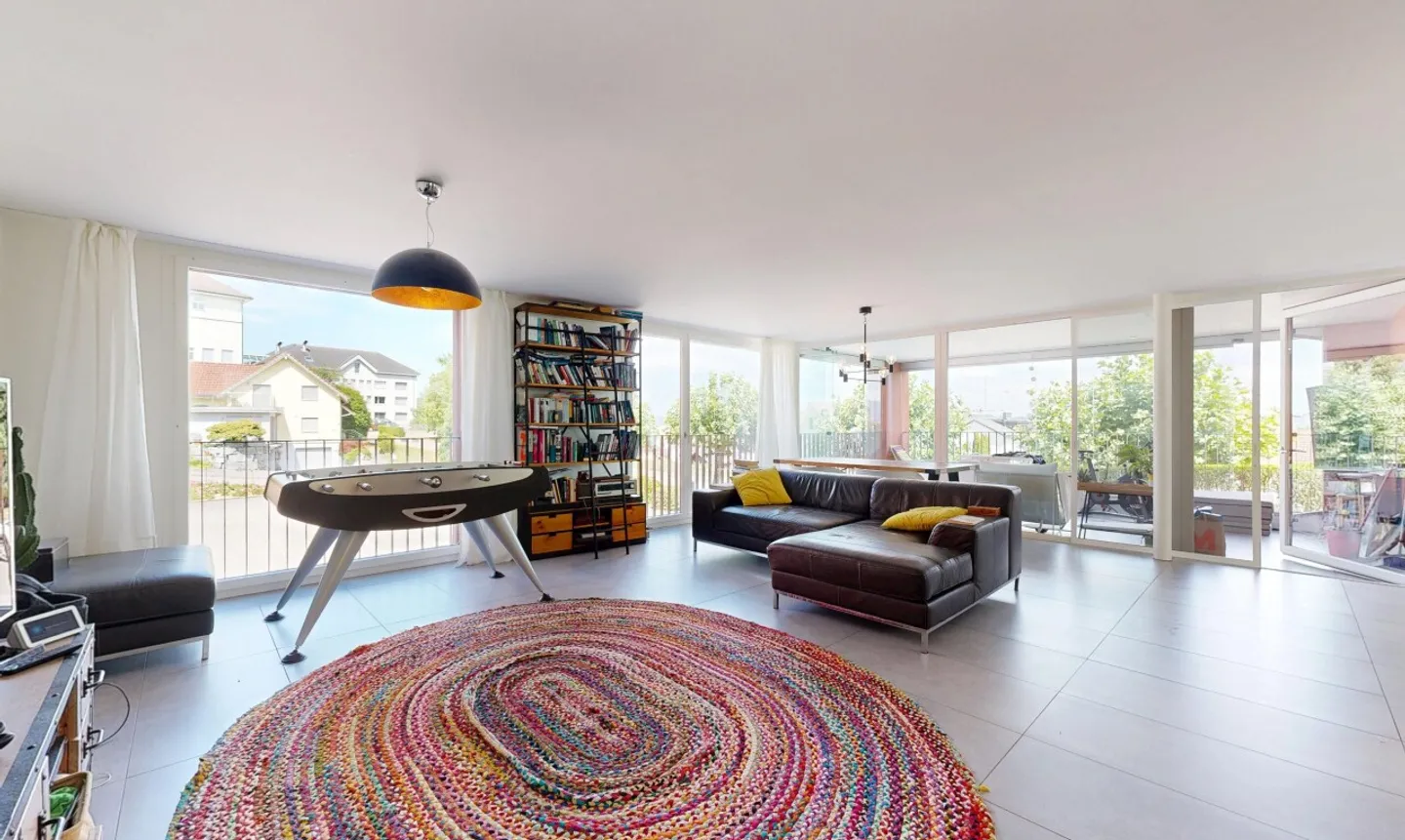 Appartement moderne de 5,5 pièces avec jardin d'hiver dans le meilleur emplacement à Pfäffikon SZ - Photo 3 sur 11