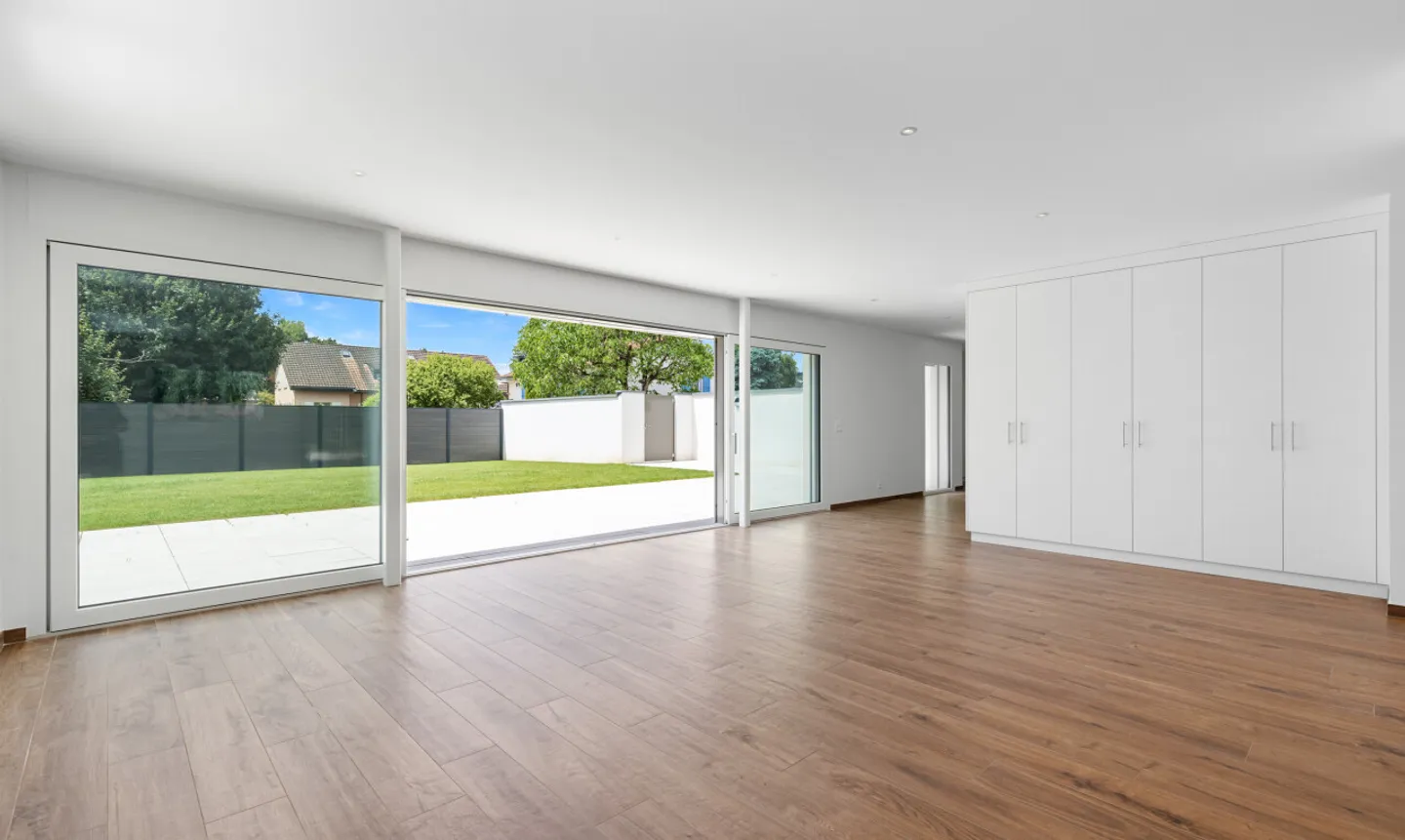 New semi-detached house with garden, beautiful volumes and careful finishes - Photo 7 of 11