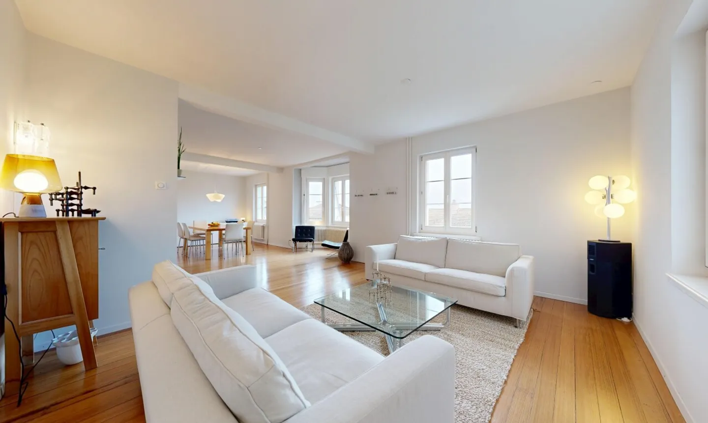 Maison élégante de 9 pièces avec vue et charme ancien - Photo 1 sur 11