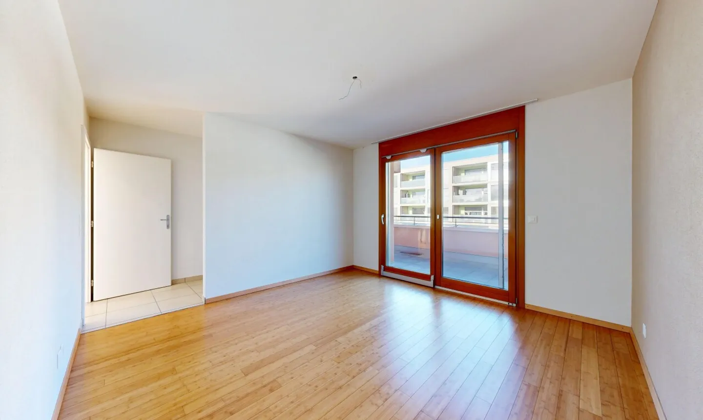 Bright 4.5 room attic apartment with unobstructed views - Photo 9 of 11