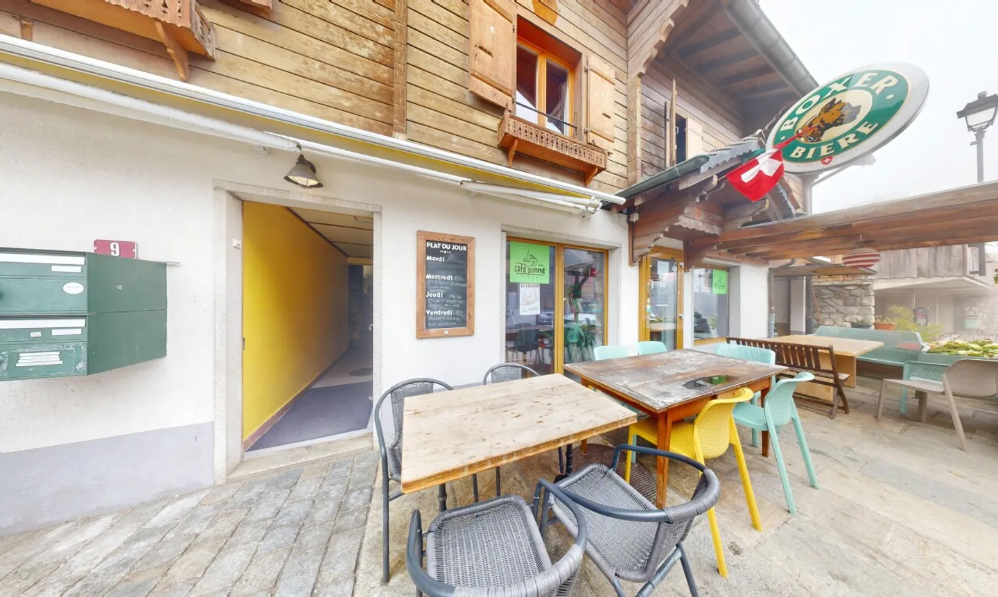 Building in the center of Gryon, great potential for your projects - Photo 7 of 11