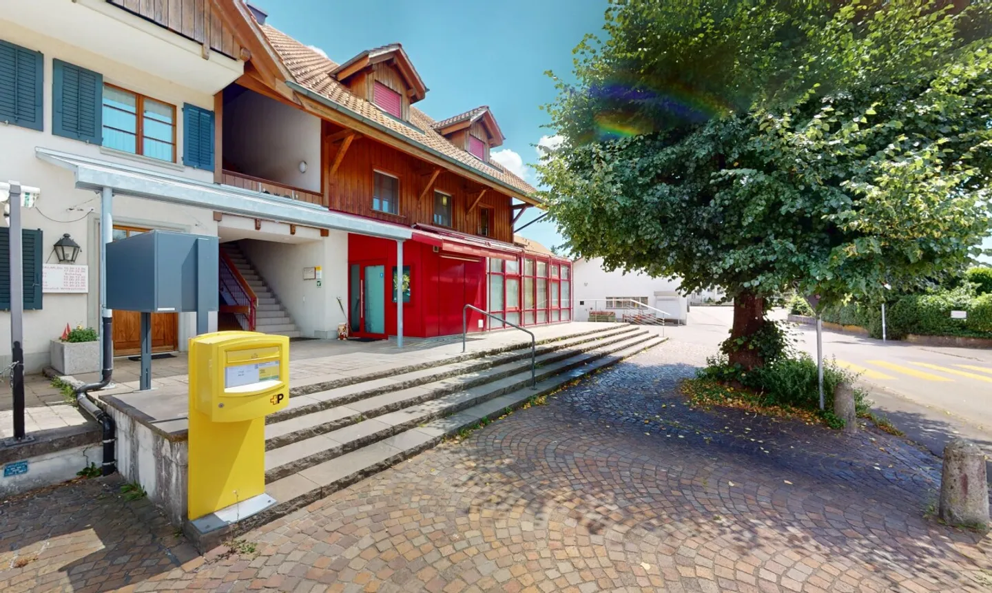 Spacious Garden Apartment in a Central Location - Photo 2 of 11