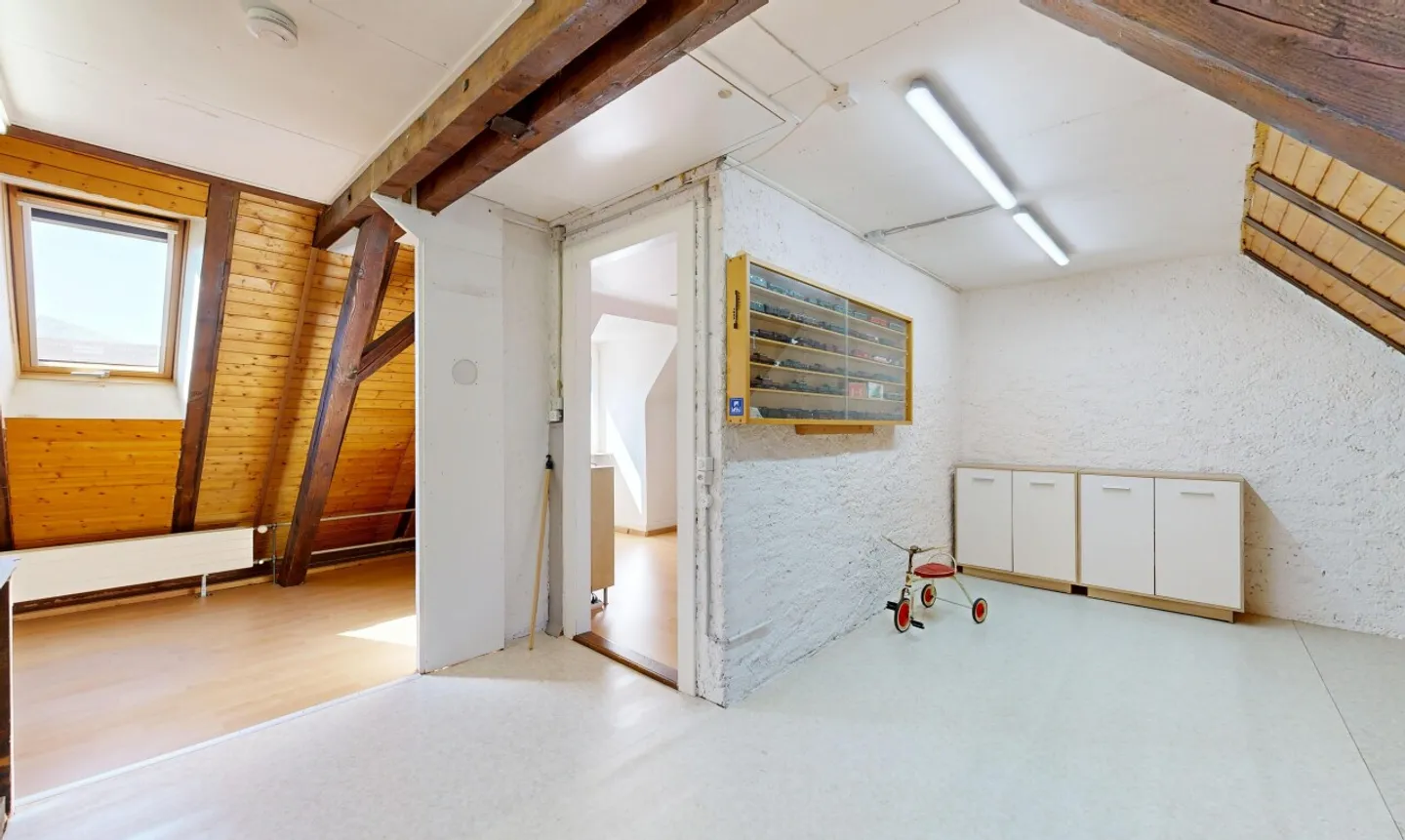Charming Townhouse with Terrace - Photo 4 of 11