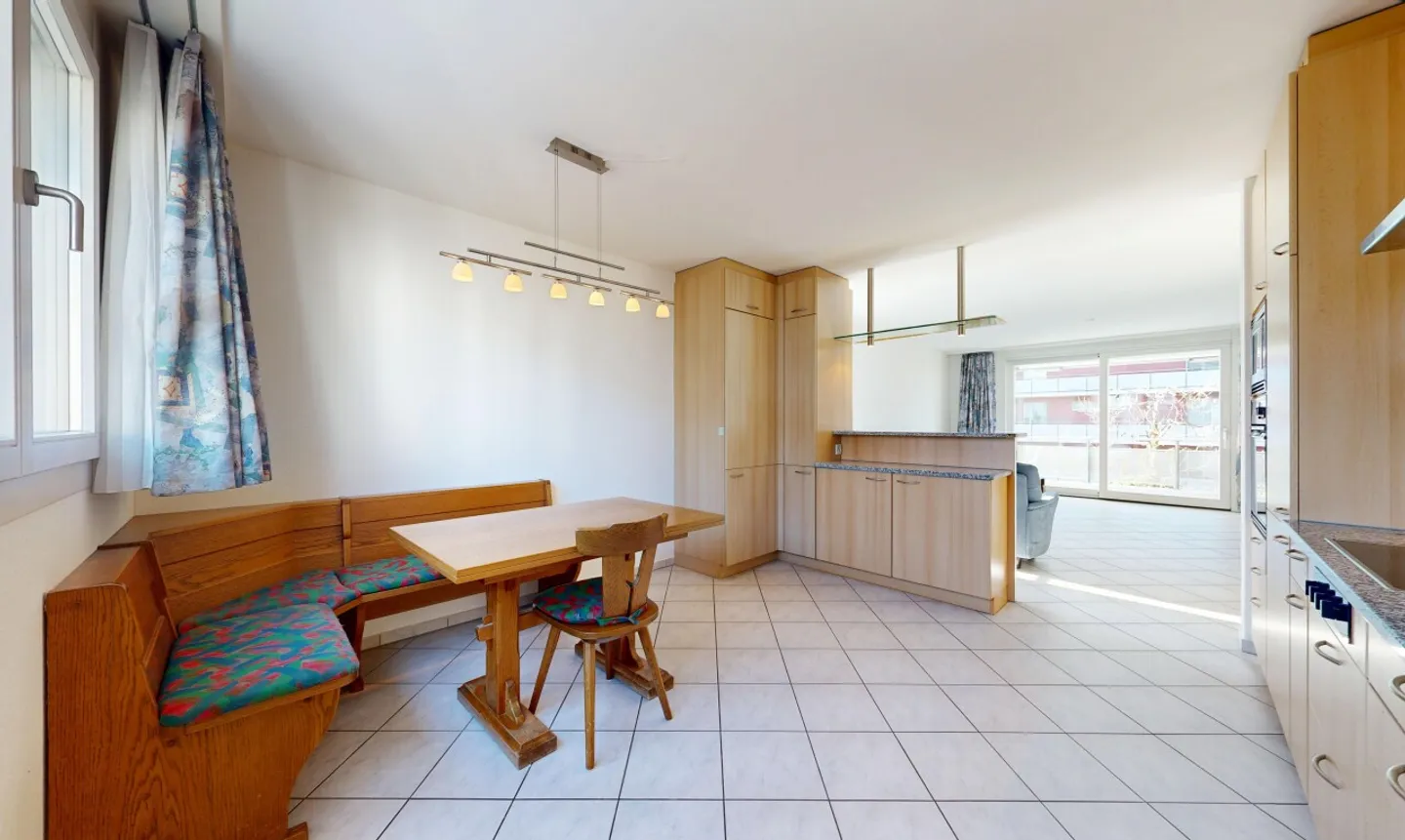 Appartamento luminoso 4.5 locali a Rotkreuz - Foto 3 di 11