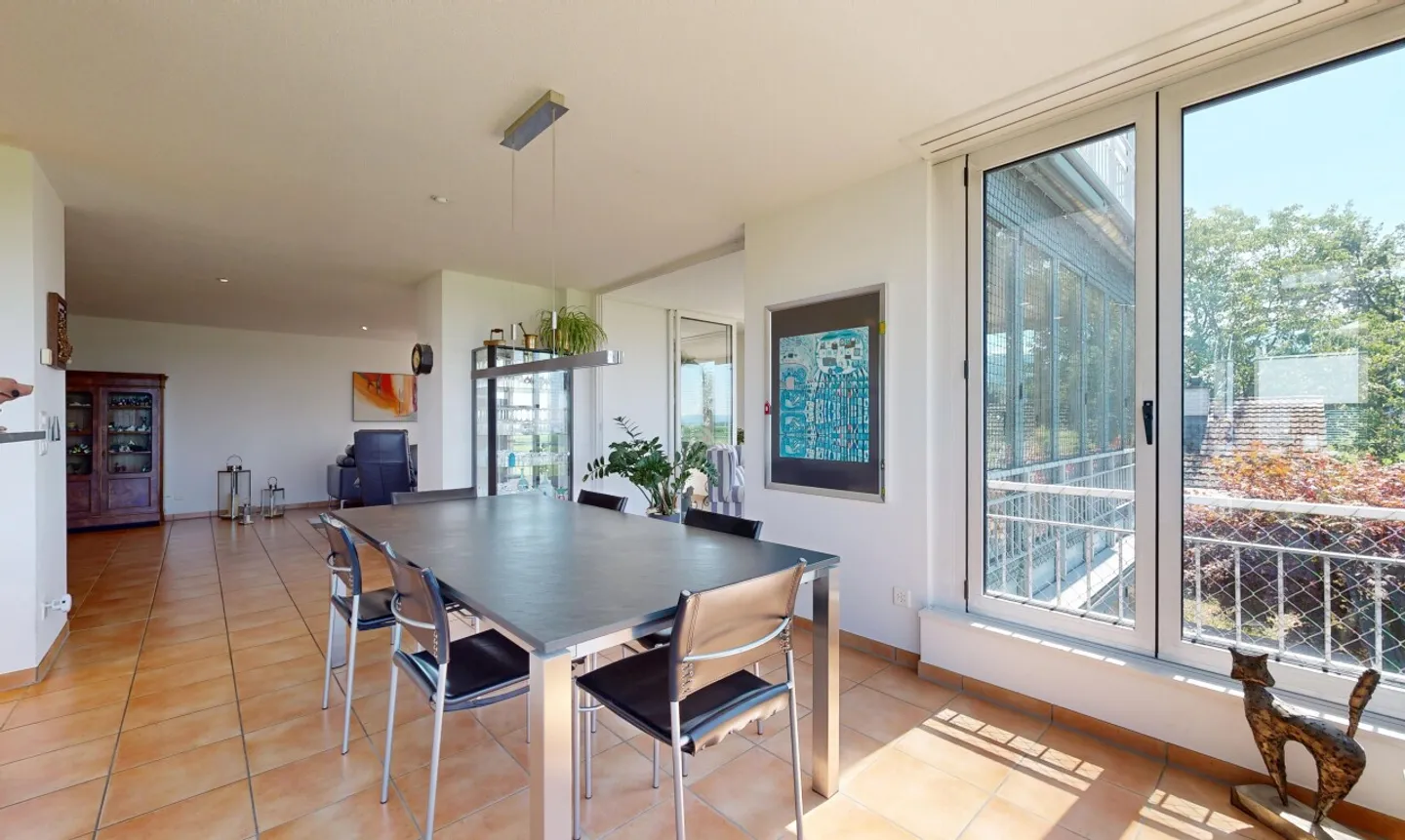 Grosse Wohnung mit traumhafter Aussicht - Foto 2 von 11