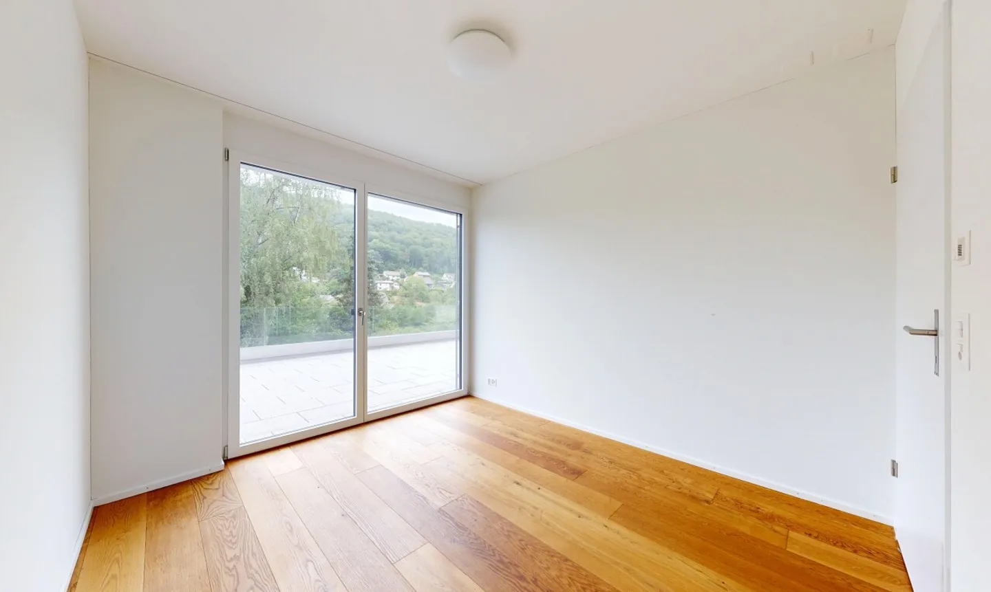 Casa bifamiliare moderna con ampia vista e grande terrazza - Foto 8 di 11