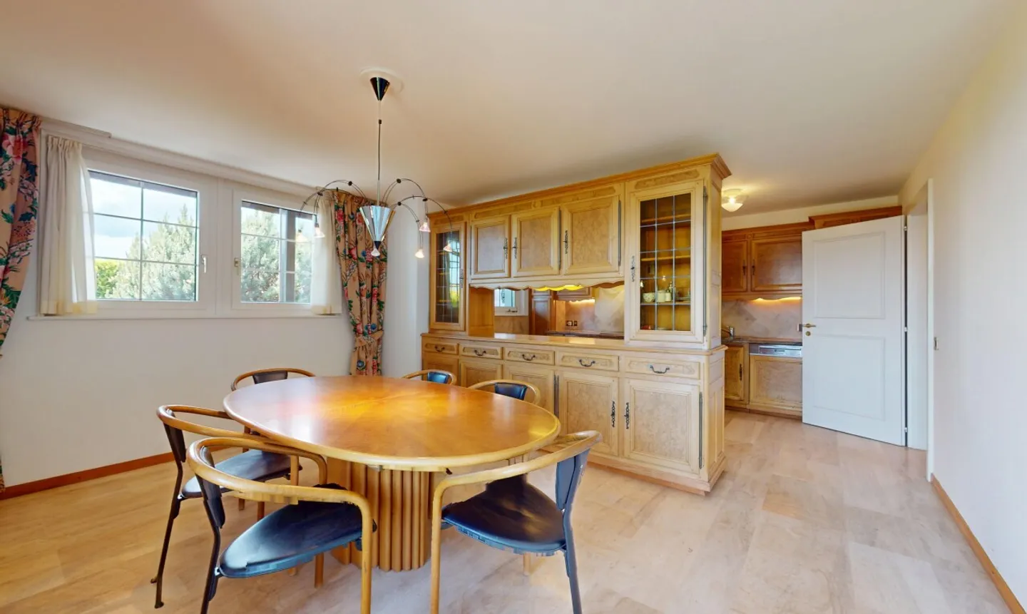 Fascino e spazio: casa con vista libera sul lago e sulle montagne - Foto 7 di 13