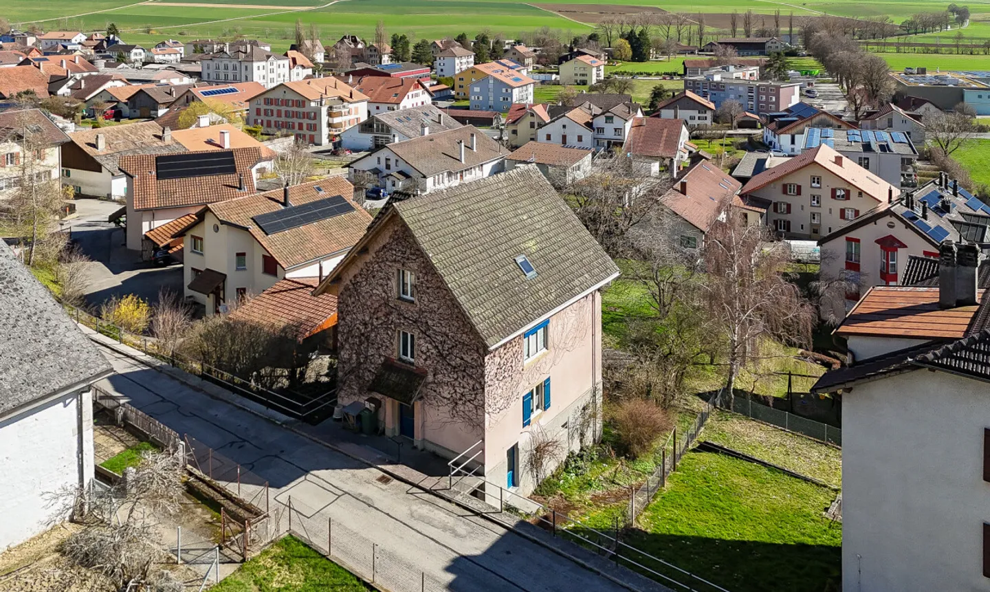 Grande demeure familiale de 2 appartements: 6,5 pièces + 3 pièces - Foto 2 von 11