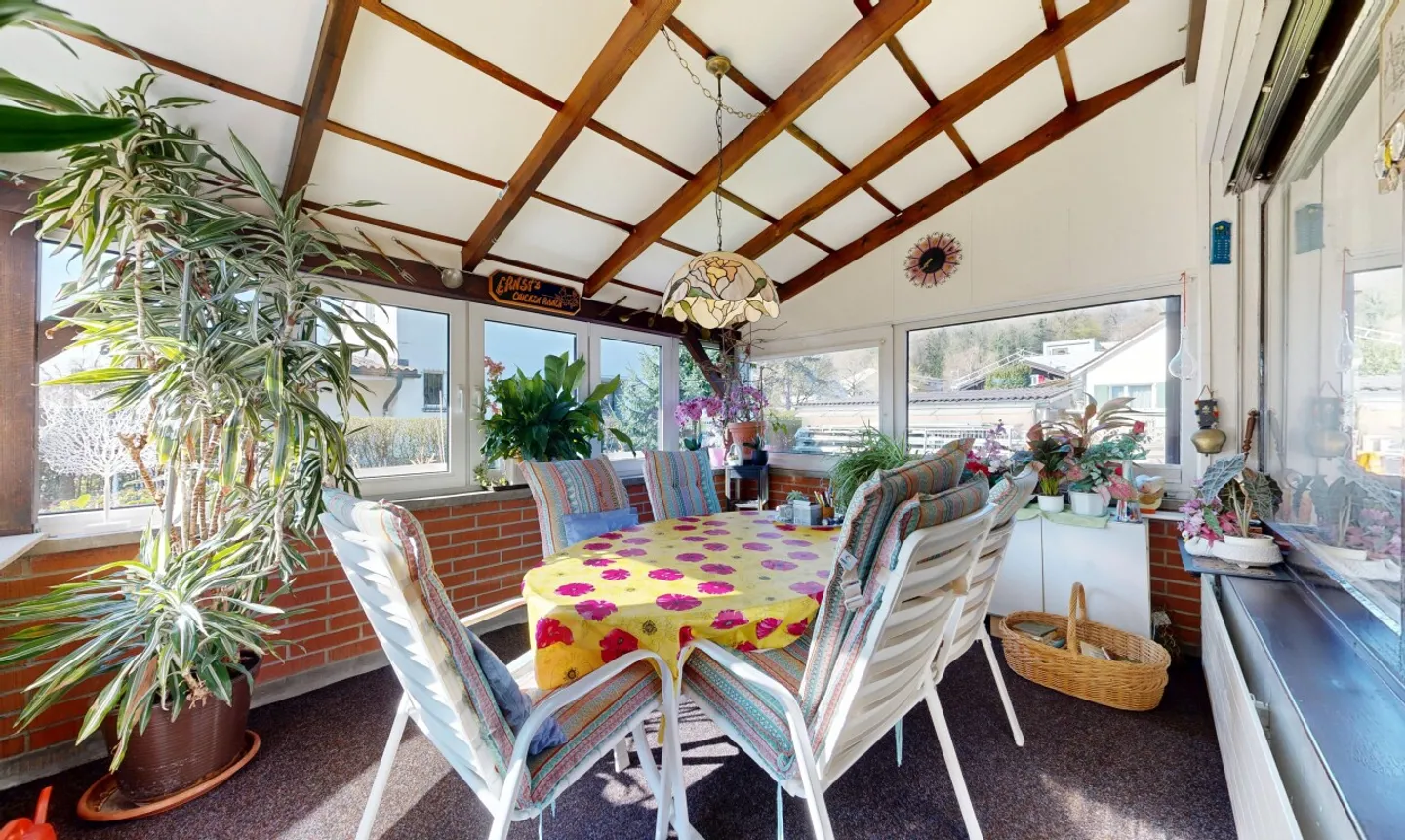 Charming Detached House with Garden - Photo 5 of 11