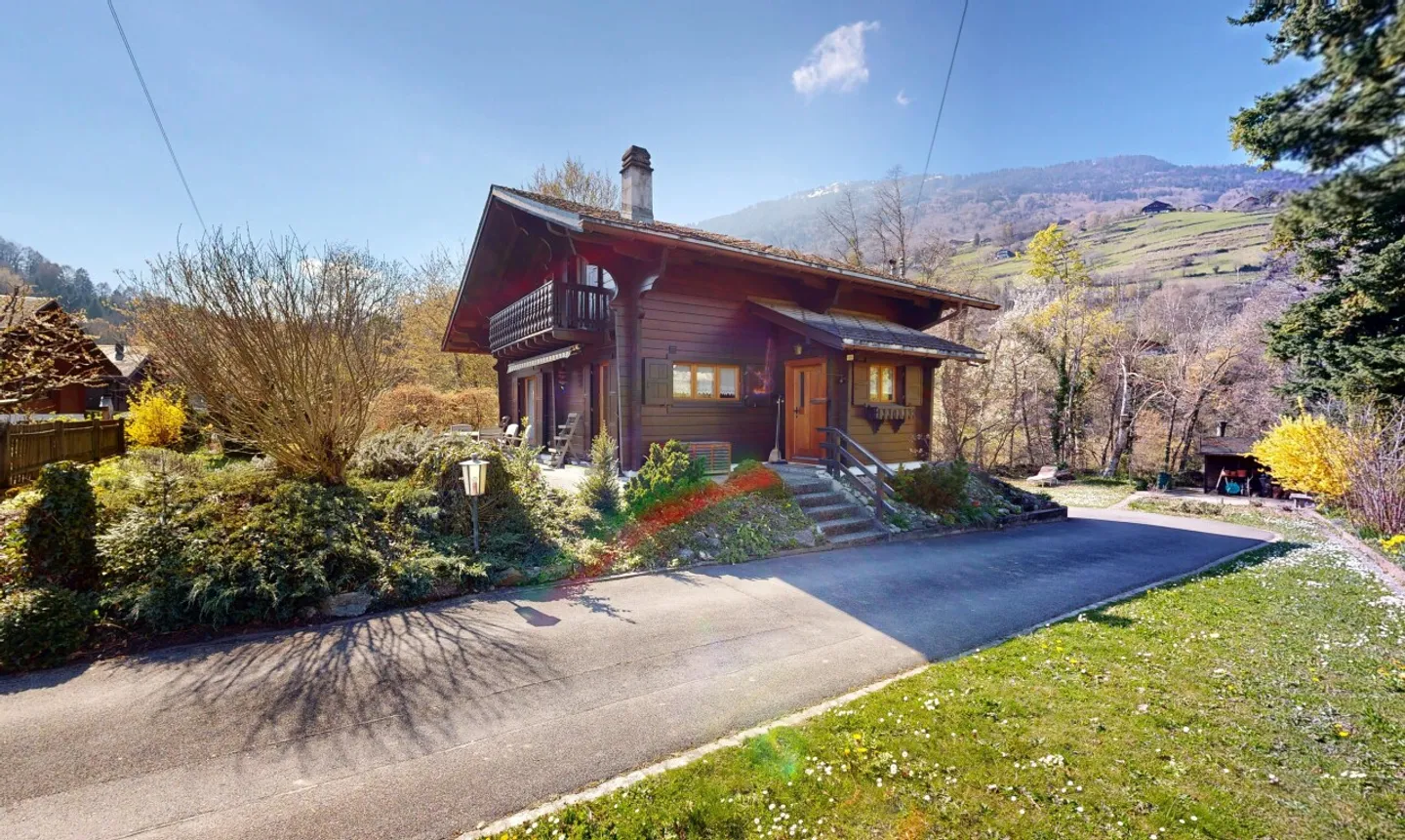 Esclusivo: Incantevole chalet con 4 camere da letto e grande giardino - Foto 4 di 13