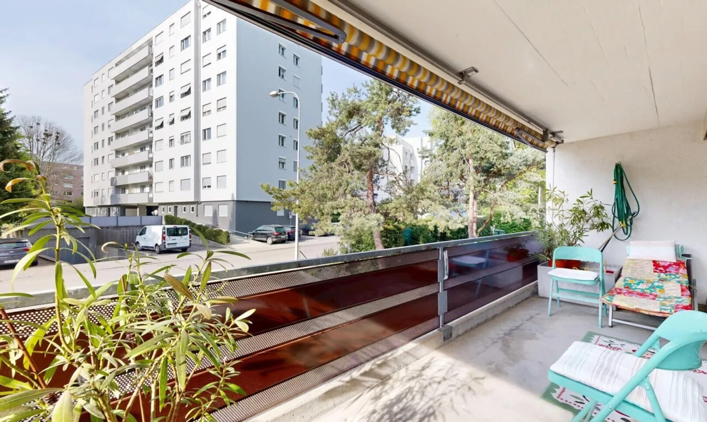 Renovated 4.5-room apartment with balcony in Nidau - Photo 7 of 11