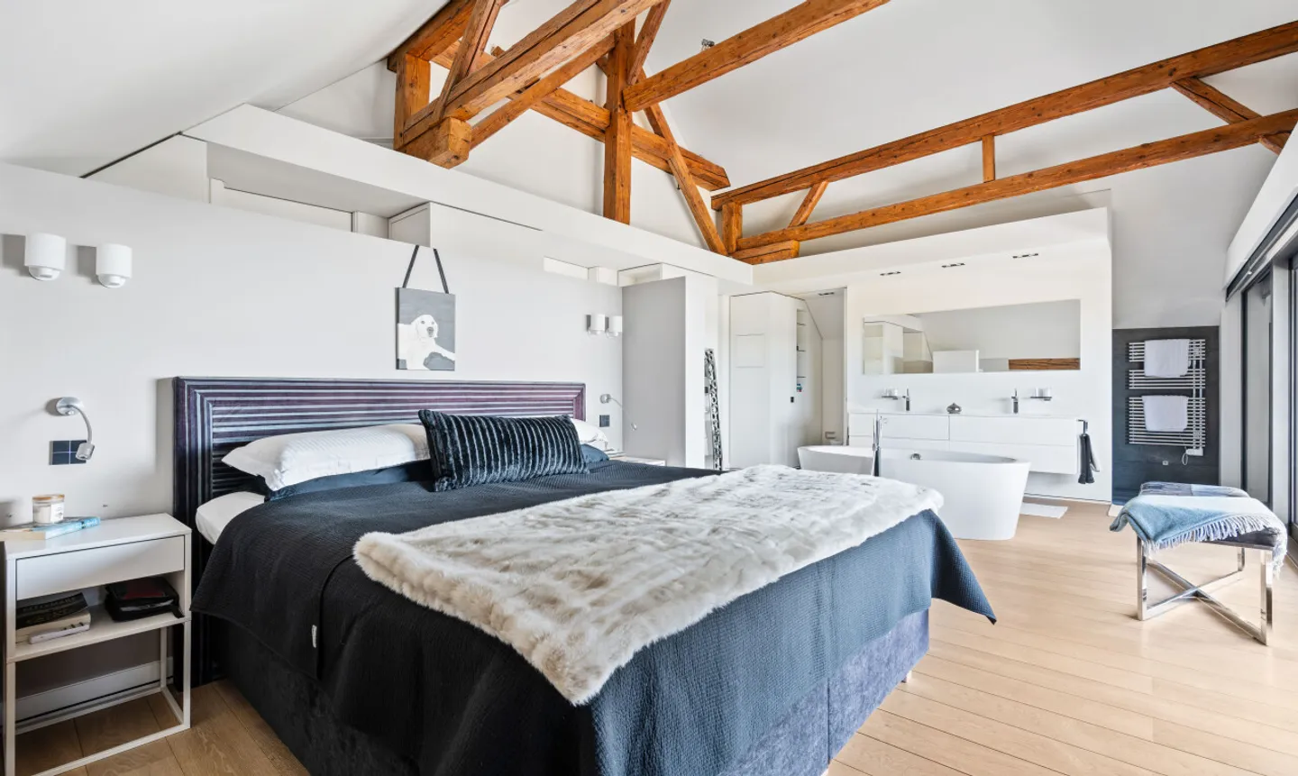 Exceptional villa in Fontaines-sur-Grandson - Photo 10 of 11