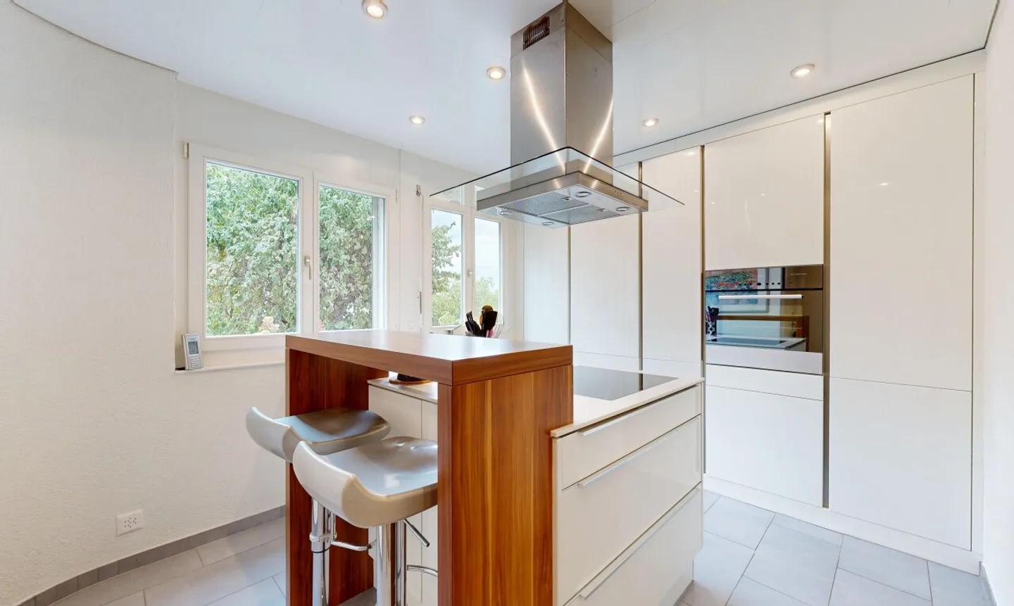 Well-maintained 5-room terraced house with garden and a double garage - Photo 3 of 11