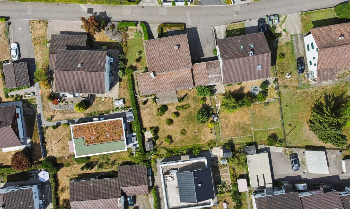 Grosszügiges Einfamilienhaus mit 2 Wohnungen und grossem Garten - Foto 5 di 11