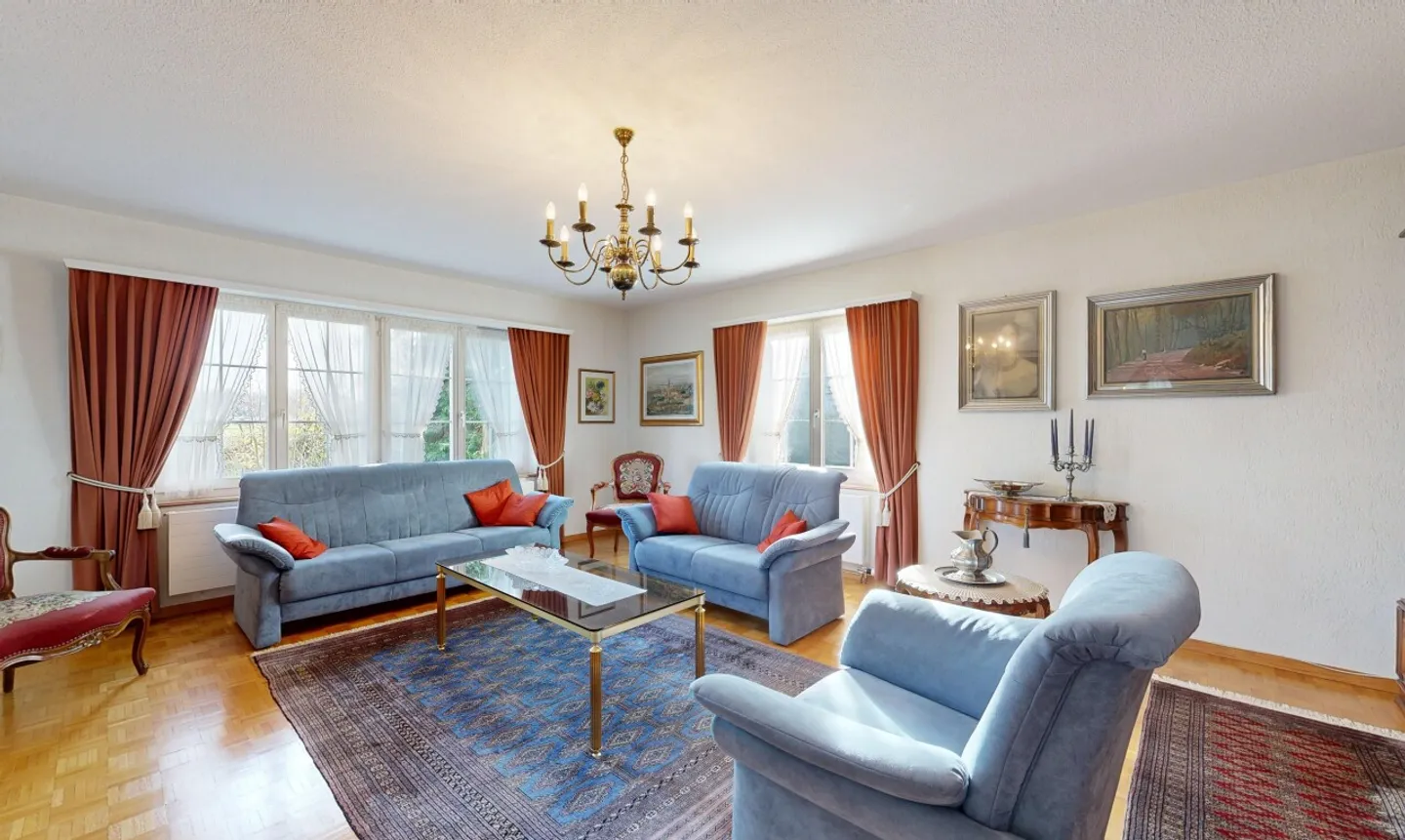 Spaziosa casa multigenerazionale di 8 stanze con 2 unità abitative separate - Foto 2 di 11