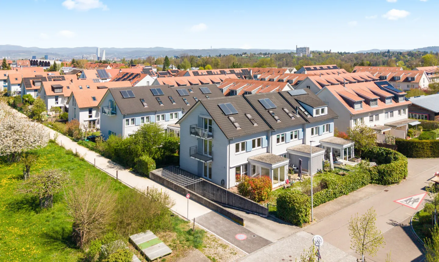 Incantevole Casa a Schiera a Oberwil - Foto 1 di 11