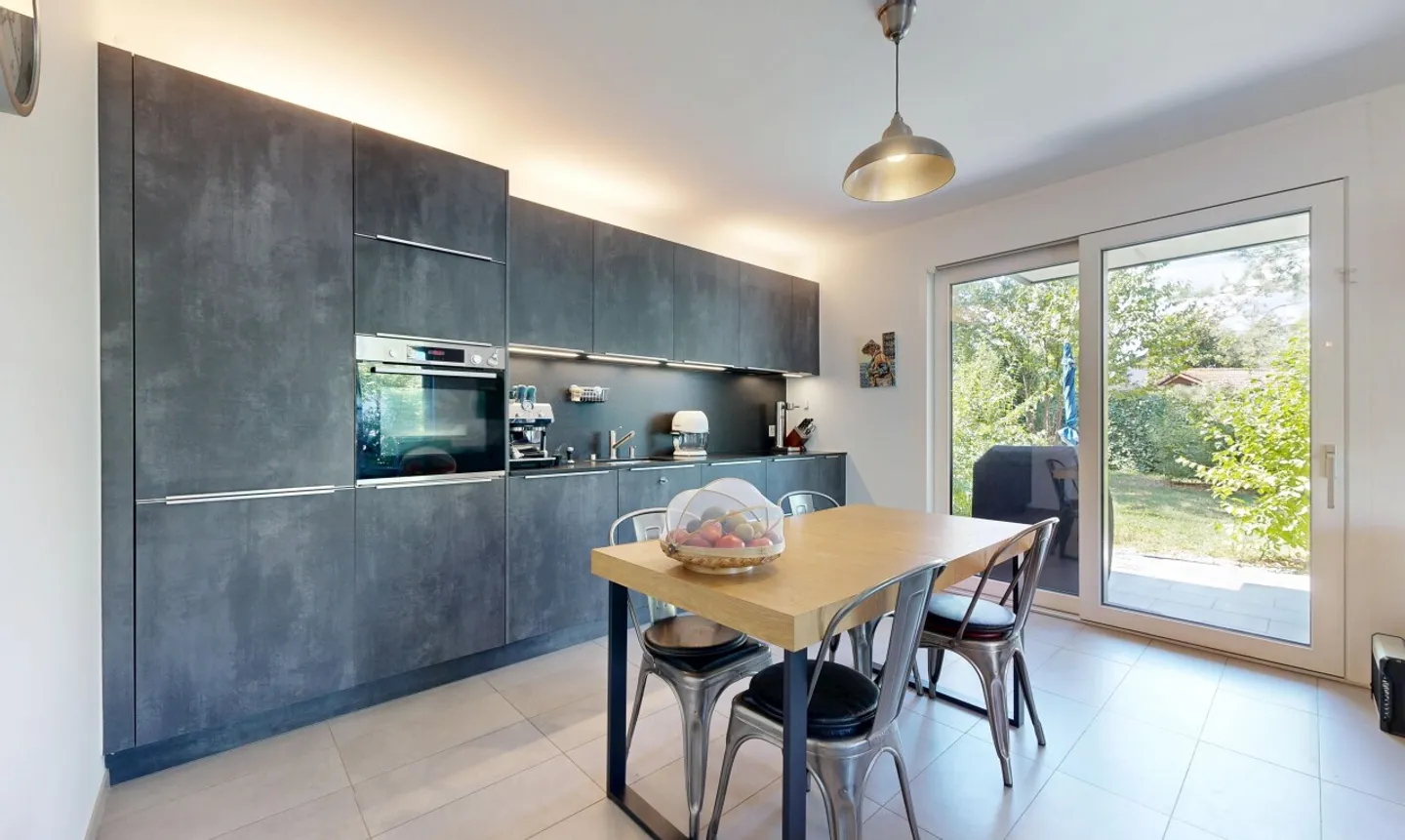 Eine moderne Gartenwohnung in privilegierter Lage in Chambésy - Foto 3 von 11
