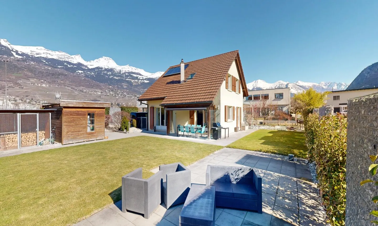 Charming 5.5 room family home with large garden - Photo 1 of 11