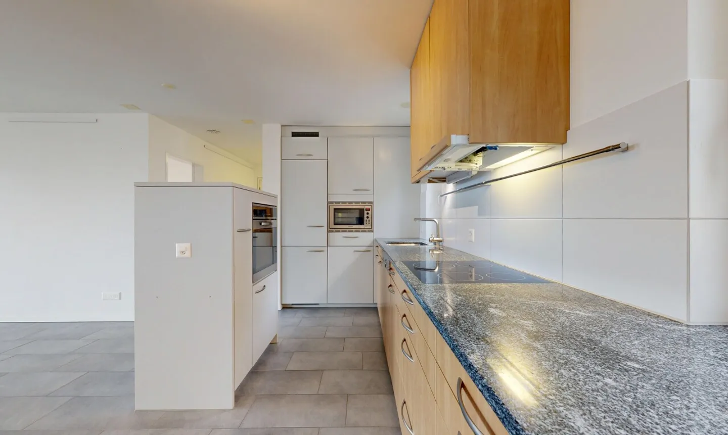 Modernes Apartment mit Balkon - Foto 8 von 11