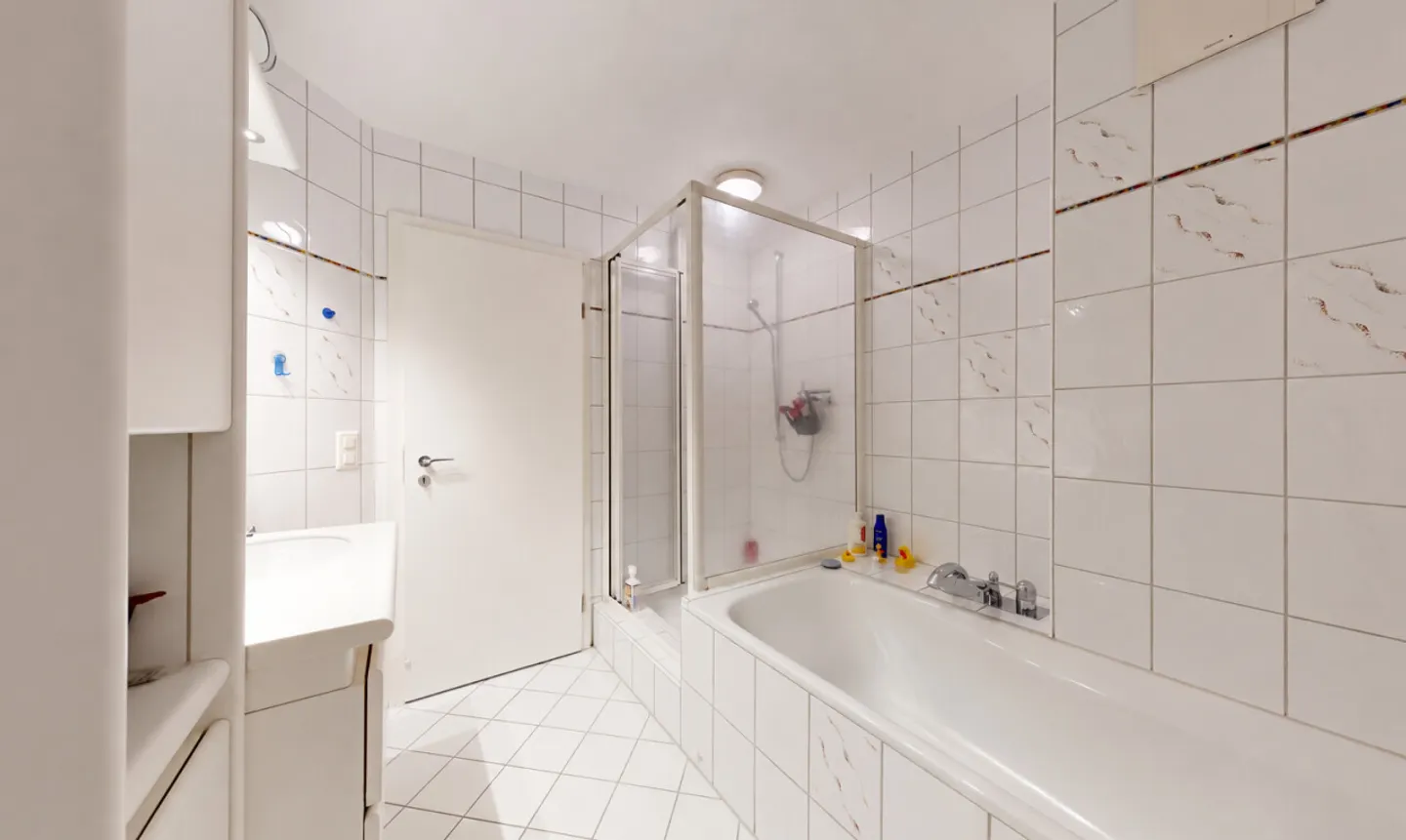 Bright 6.5-Room Townhouse in Attractive Location - Photo 9 of 11
